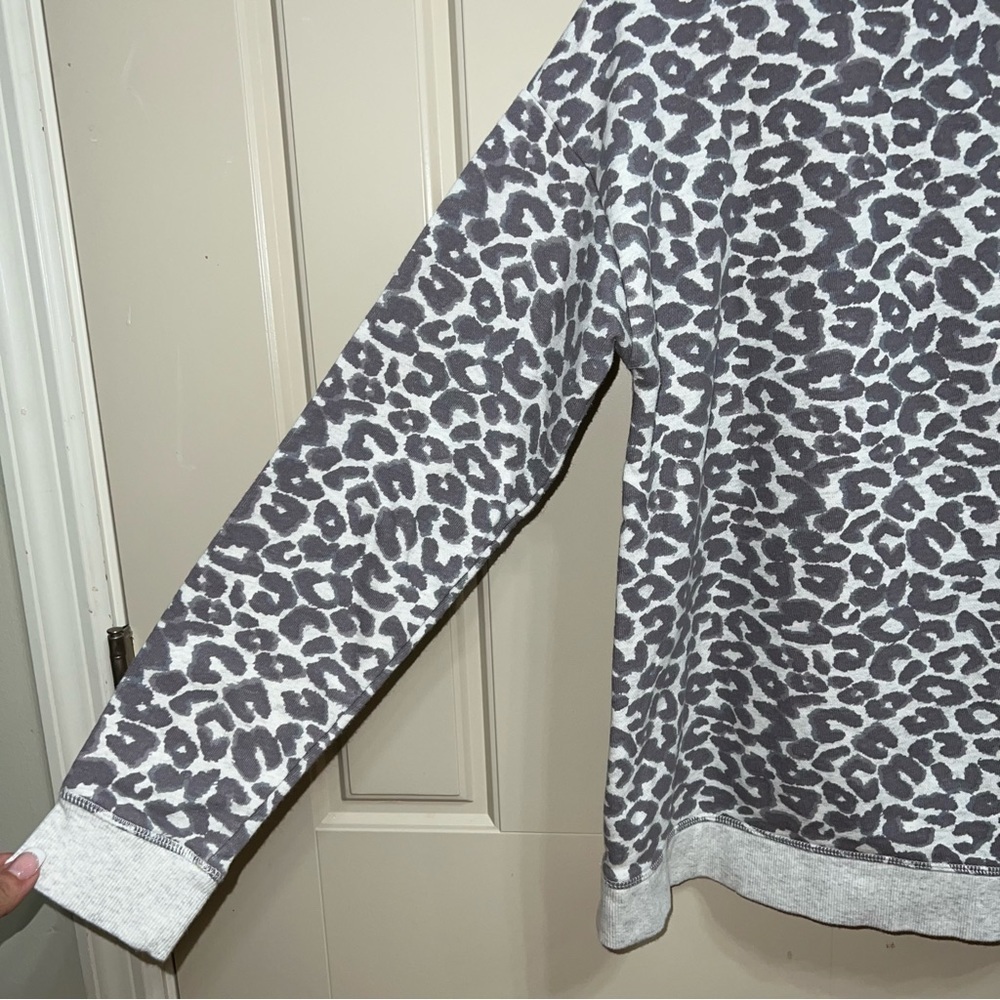 T by Talbots Classic French Terry Cheetah Sweatshirt Size Small - Picture 10 of 11